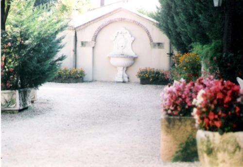 Hostellerie Sarrasine - Macon Est Replonges Buitenkant foto